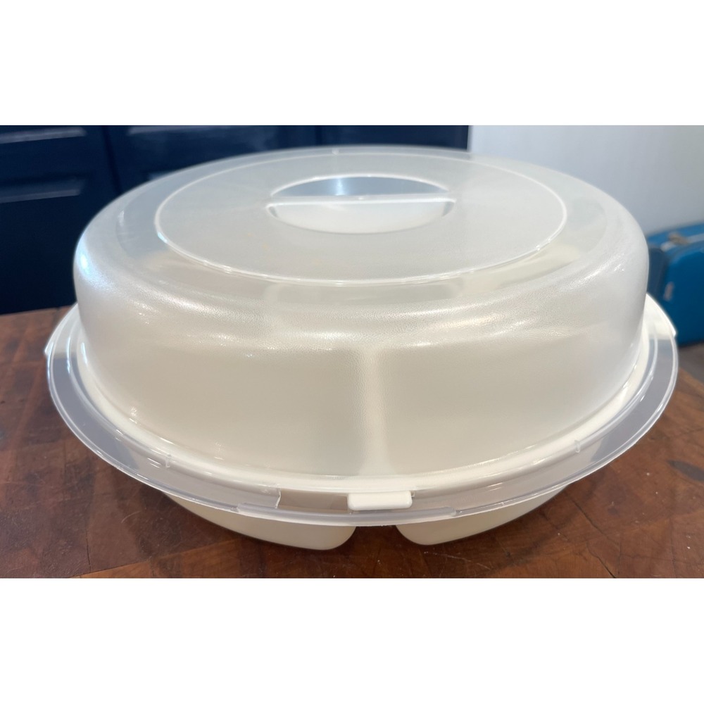 VTG Rubbermaid 13" Servin' Saver 7 Compartment Veggie / Dip Server - Locking Lid